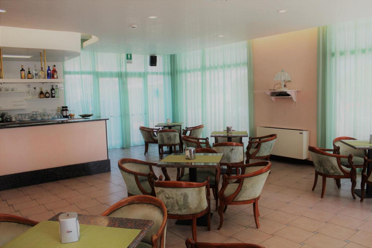 לידו די ג'סולו Hotel Palme Park & Beach Included מראה חיצוני תמונה