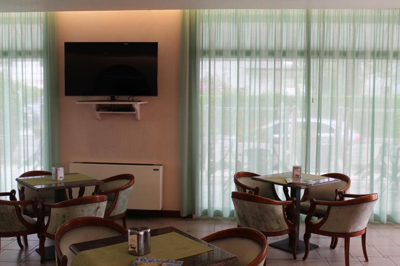 לידו די ג'סולו Hotel Palme Park & Beach Included מראה חיצוני תמונה